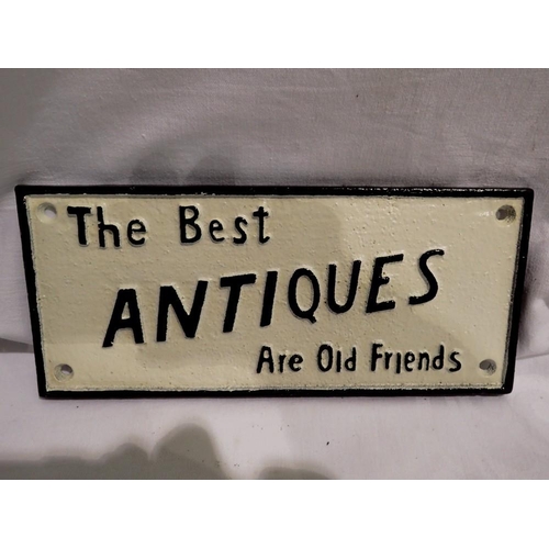 1013 - Cast iron sign The Best Antiques Are Old Friends, L: 24 cm. UK P&P Group 1 (£16+VAT for the first lo... 