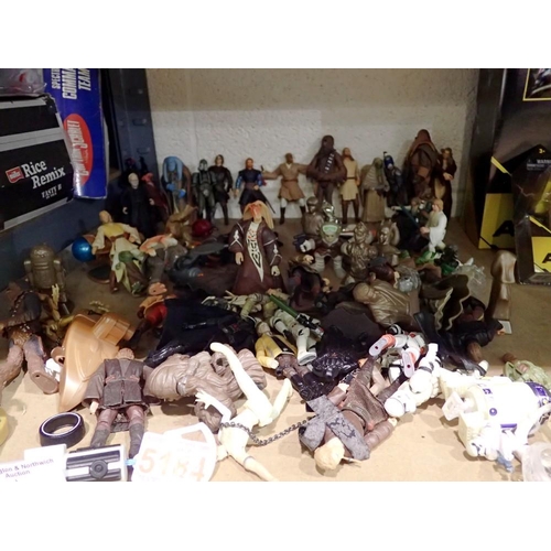 1033 - Thirty modern Star Wars Hasbro/Disney figures, appearing in play worn condition. Not available for i... 