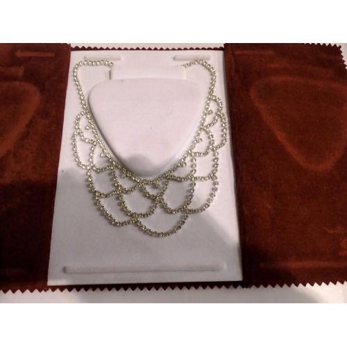 1049 - Mallorca Bohemian crystal, hallmarked silver necklace, in a soft presentation case. UK P&P Group 1 (... 