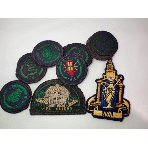 1055 - Collection of early Girl Guide badges. UK P&P Group 1 (£16+VAT for the first lot and £2+VAT for subs... 