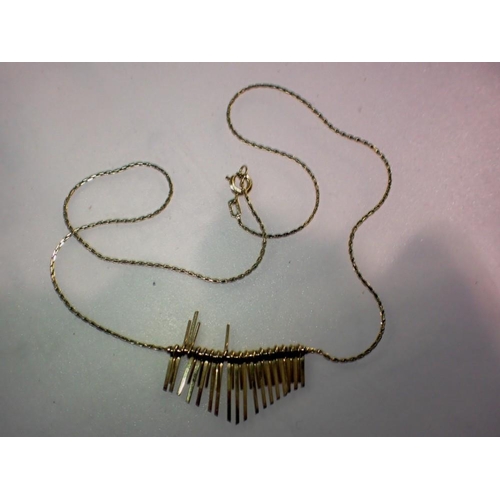 1060 - A gold-plated Art Deco style necklace. UK P&P Group 0 (£6+VAT for the first lot and £1+VAT for subse... 