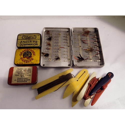 1088 - Box of trout flies and other vintage tackle. UK P&P Group 1 (£16+VAT for the first lot and £2+VAT fo... 