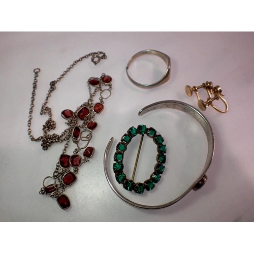 1090 - Silver and costume jewellery, including a turquoise-set bangle, earrings etc. UK P&P Group 0 (£6+VAT... 