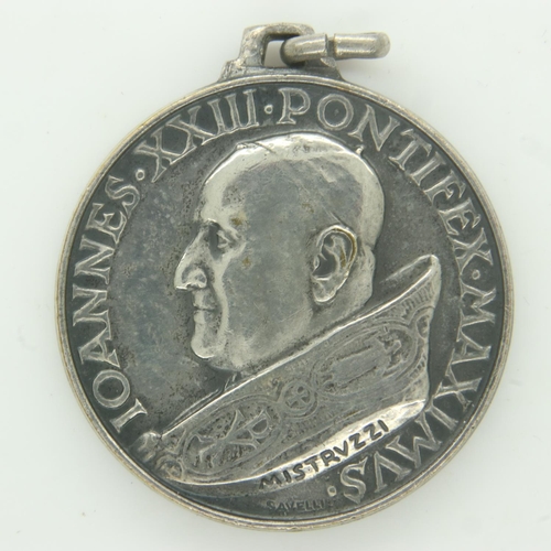 127 - 1962 silver papal medal of Pope John XXIII. UK P&P Group 1 (£16+VAT for the first lot and £2+VAT for... 