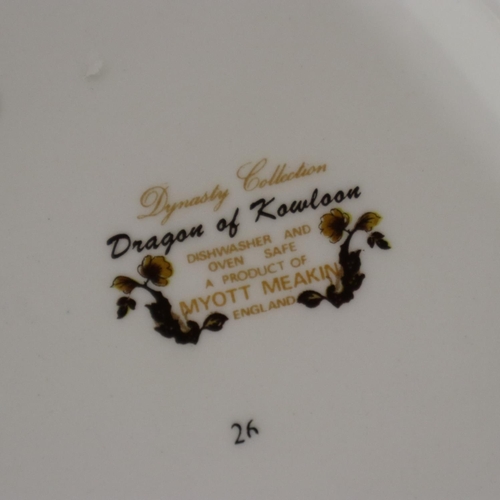 166 - Myott Meakin dinner service of 32 pieces in the Dragon of Kowloon pattern, no chips or cracks. Not a... 