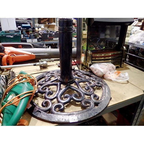 1945 - Garden parasol with a heavy steel base. Not available for in-house P&P