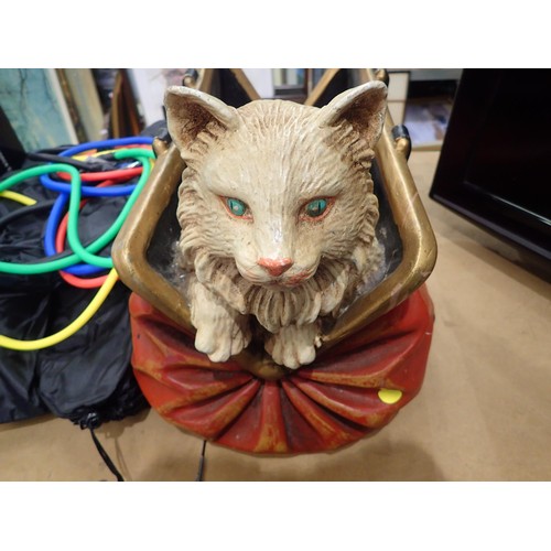 1543 - Resin cat in the bag magazine rack, L: 43 cm, W: 23 cm, H: 35 cm, multiple areas with scratches and ... 