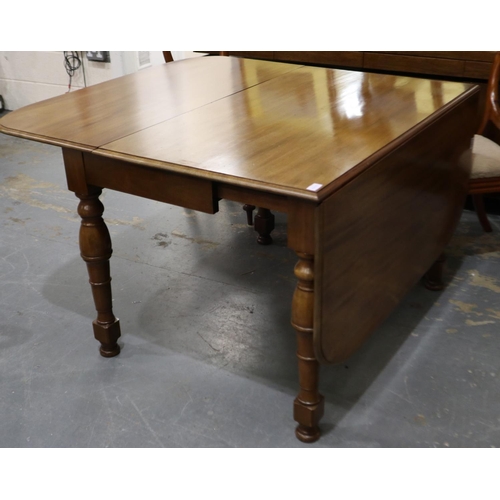 2072 - A Victorian walnut drop leaf extending dining table, 173x115x77cm H (extended), with a set of four w... 