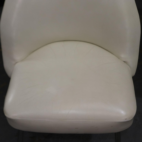 2097 - A pair of Italian Arflex chairs in white leather on chromed supports, structurally sound, piping is ... 