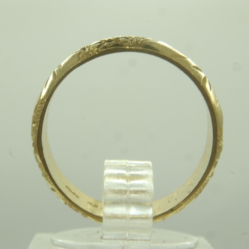 18 - An 18ct gold wide profile decorated band ring, size N/O, 5.4g. UK P&P Group 0 (£6+VAT for the first ... 