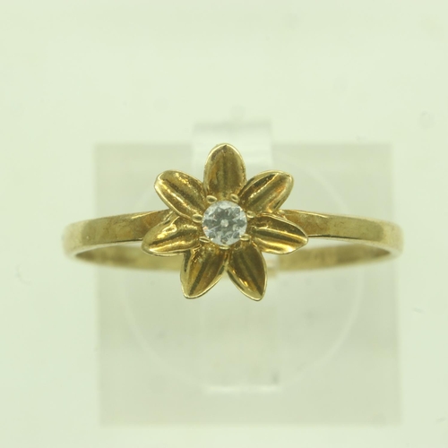 23 - 9ct gold solitaire flower-head ring set with cubic zirconia, size P, 0.9g. UK P&P Group 0 (£6+VAT fo... 