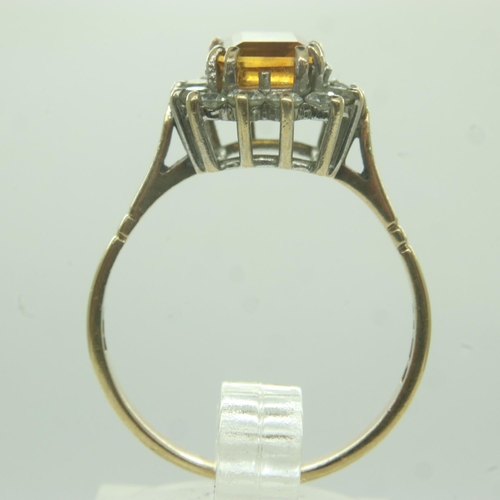 33 - 9ct gold cocktail ring set with citrine and cubic zirconia, size R, 3.1g. UK P&P Group 0 (£6+VAT for... 