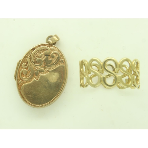 35 - 9ct gold ring, size M, and locket, combined 3.9g. UK P&P Group 1 (£16+VAT for the first lot and £2+V... 