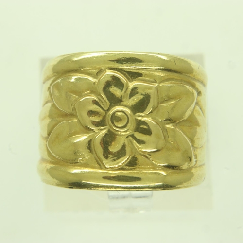 36 - An 18ct gold open ring, floral decorated in relief, size adjustable, 3.5g. UK P&P Group 0 (£6+VAT fo... 