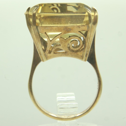 58 - An 18ct gold solitaire ring, set with an oversized faceted citrine in a pierced raised setting, size... 