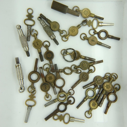 103 - Approximately 30 19th and 20th century pocket watch keys. UK P&P Group 0 (£6+VAT for the first lot a... 