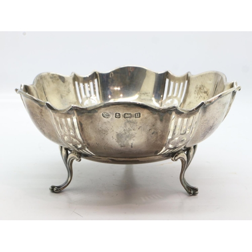 120 - Hallmarked silver footed bowl, 115g, 1919-20. UK P&P Group 1 (£16+VAT for the first lot and £2+VAT f... 