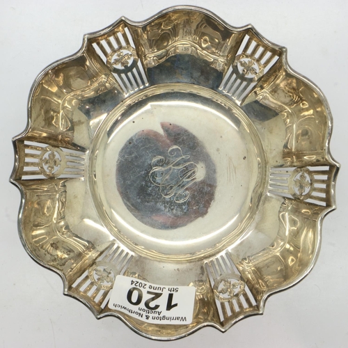 120 - Hallmarked silver footed bowl, 115g, 1919-20. UK P&P Group 1 (£16+VAT for the first lot and £2+VAT f... 