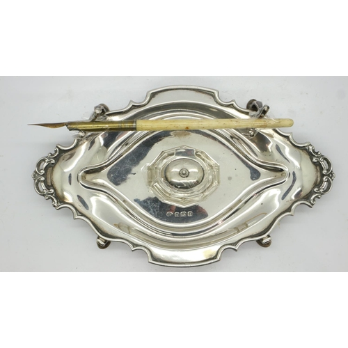 123 - Victorian silver desk stand, with glass inkwell and dip-pen, Birmingham assay. UK P&P Group 1 (£16+V... 