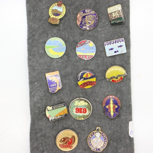 129 - Fourteen vintage Butlins pin badges. UK P&P Group 1 (£16+VAT for the first lot and £2+VAT for subseq... 