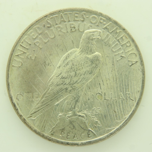 138 - 1923 American silver Peace dollar. UK P&P Group 0 (£6+VAT for the first lot and £1+VAT for subsequen... 