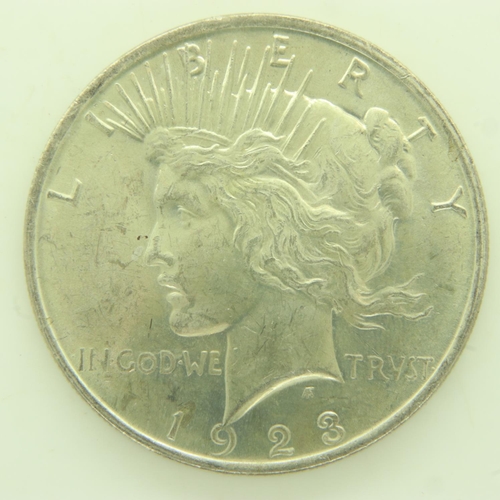 138 - 1923 American silver Peace dollar. UK P&P Group 0 (£6+VAT for the first lot and £1+VAT for subsequen... 