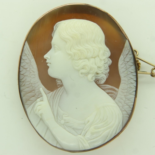 76 - A yellow metal mounted oval carved shell cameo brooch. UK P&P Group 0 (£6+VAT for the first lot and ... 