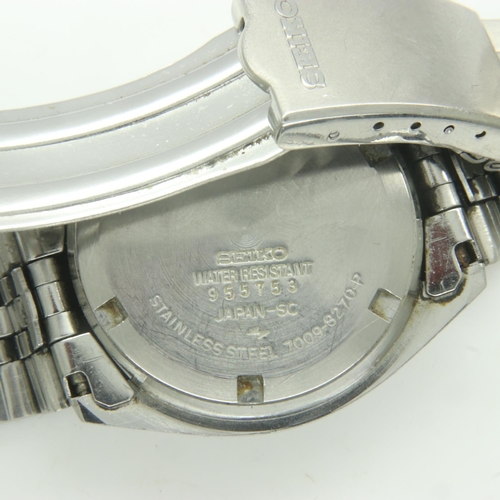 96 - SEIKO: gents automatic steel cased wristwatch, with day and date aperture, working at lotting. UK P&... 