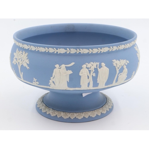 204 - Large 1977 Wedgwood footed bowl, D: 23 cm. UK P&P Group 3 (£30+VAT for the first lot and £8+VAT for ... 