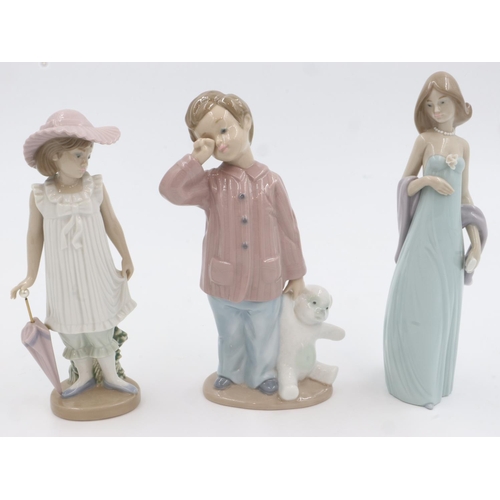 220 - Two Nao and Lladro figurines, largest H: 20 cm. UK P&P Group 3 (£30+VAT for the first lot and £8+VAT... 