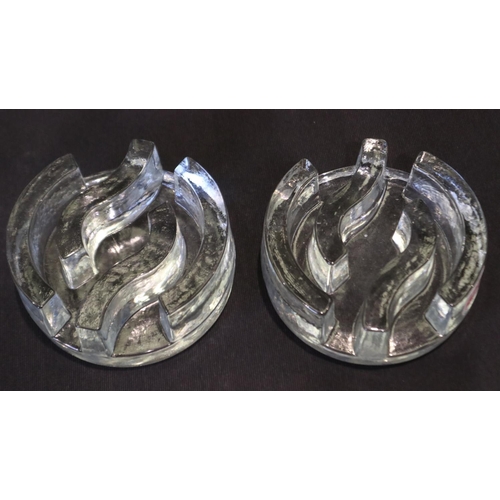 233 - A pair of La Vida mid 20th century glass trivets, each D:16cm. UK P&P Group 2 (£20+VAT for the first... 