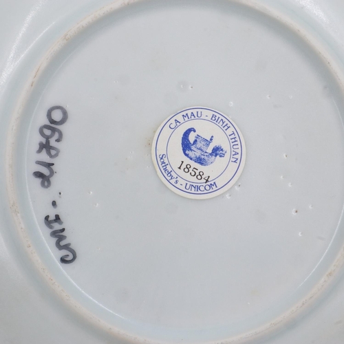 236 - Small Chinese saucer from the 1725 Ca Mau shipwreck, with certificate of authenticity, D: 12 cm. UK ... 