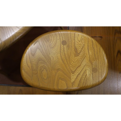 2119 - Ercol Blonde elm nest of three graduated Pebble tables, largest 65 x 45 x 40 cm H. Not available for... 