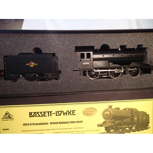 2025 - Bassett-Lowke O gauge BL99031, class J39, black, 64744, late crest, excellent condition, storage wea... 