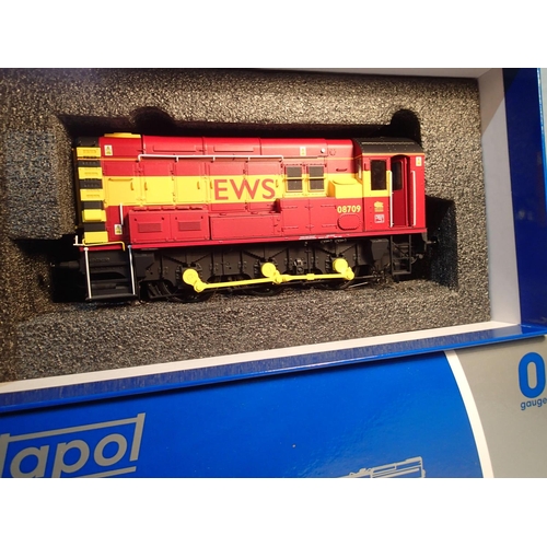 2056 - Dapol O gauge 7D-008-017 class 08 diesel, 08709, EWS livery, near mint, storage wear to box. UK P&P ... 