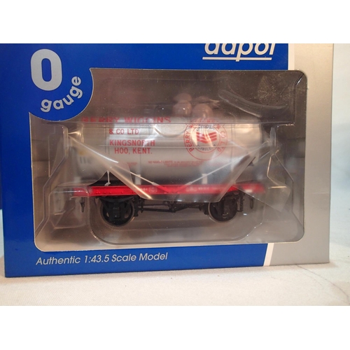 2079 - Dapol O gauge 7F-058-007 14T tank wagon, Berry Wiggins, Kingsnorth HOO, Kent, No. 118, near mint, st... 