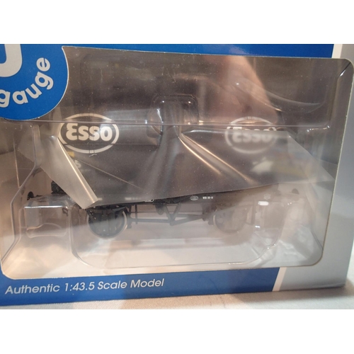 2088 - Dapol O gauge Esso tanker C, black, No. 2015, near mint, boxed. UK P&P Group 1 (£16+VAT for the firs... 
