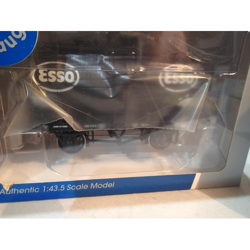 2089 - Dapol O gauge Esso tanker D, black, No. 2119, near mint, boxed. UK P&P Group 1 (£16+VAT for the firs... 