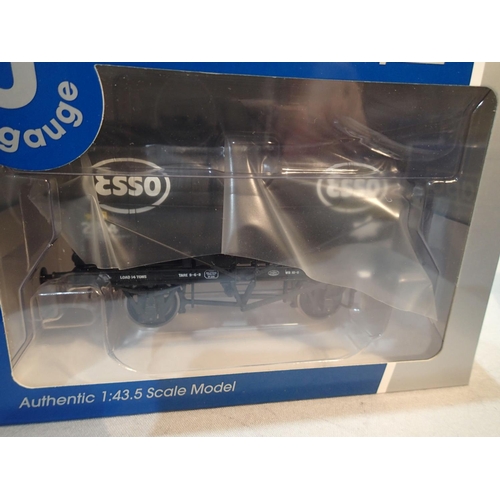 2090 - Dapol O gauge Esso tanker E, black, No. 2214, near mint, boxed. UK P&P Group 1 (£16+VAT for the firs... 