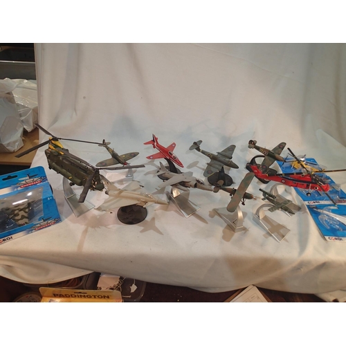 2100 - Ten Corgi aviation archive 1/72 scale aircraft and helicopters mostly in very good condition, unboxe... 