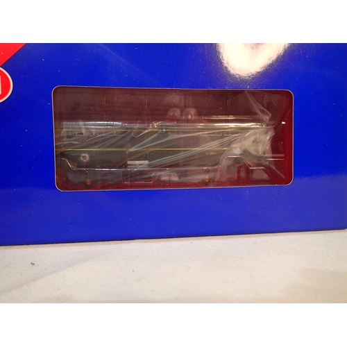 2137 - Heljan OO scale, 11087521, Park Royal Railbus, M79971, green, speed whiskers, near mint condition, s... 