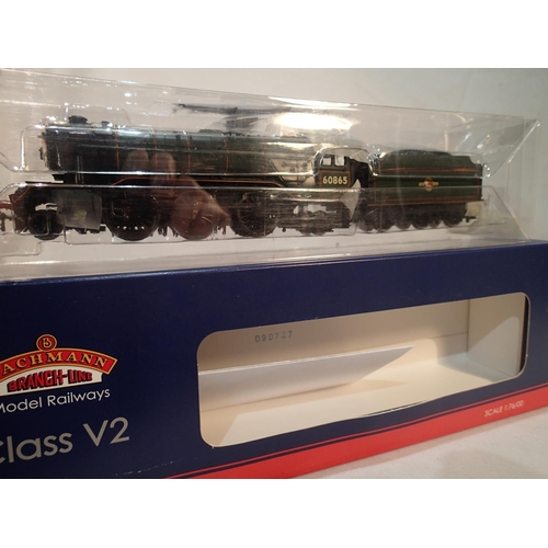 2149 - Bachmann 31-563, class V2, lined green, 60865, late crest, excellent condition, storage wear to box.... 