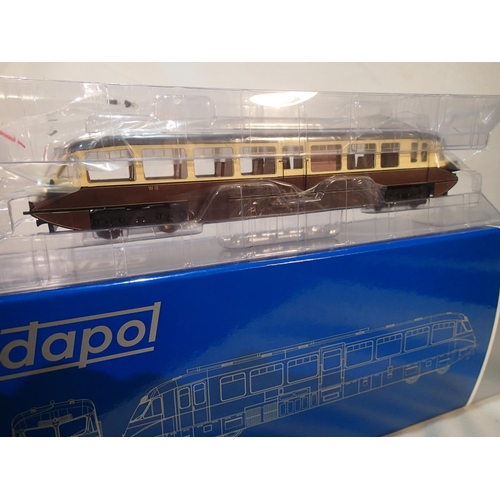 2156 - Dapol OO gauge 4D-011-002 streamlined railcar, BR, no 10, chocolate and cream, near mint condition, ... 