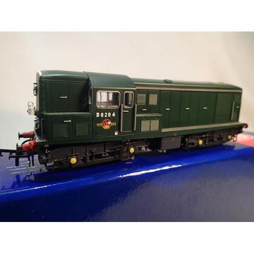 2172 - Heljan OO gauge, class 15 diesel, D8204, green, late crest, detail fitted, excellent condition, stor... 