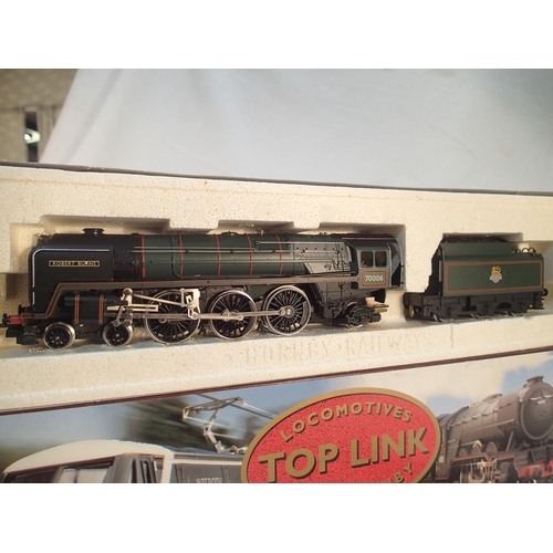 2183 - Hornby R242, Britannia class, 70006, Robert Burns, green, early crest, limited edition 0245/2000, ex... 