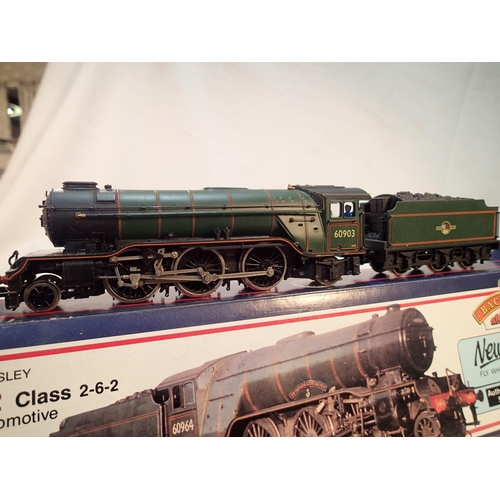 2200 - Bachmann 31-554, class V2, 60903, green, late crest, good condition, detail fitted, some orange lini... 