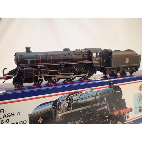 2208 - Bachmann 31-102, class 4 standard, 75073, black, early crest, excellent condition, detail fitted, no... 