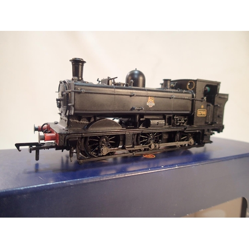 2304 - Bachmann 32-214, class 57XX Pannier tank, 5766, black, early crest, detail fitted, very good conditi... 