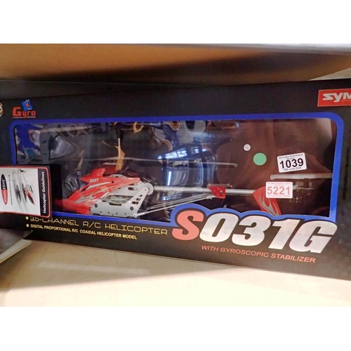 1039 - Boxed 3.5 channel R/C helicopter #5031G by Syma. Not available for in-house P&P