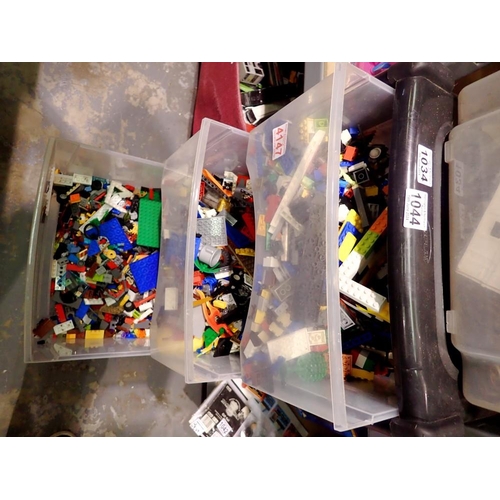 1044 - 3 Plastic drawers containing approx 7kg Lego. Not available for in-house P&P